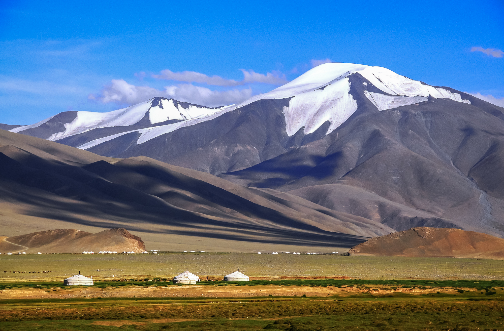 Монголия баян Өлгий