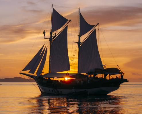 Anne bonny sunset sails
